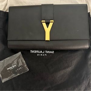 Authentic Saint Laurent Chyc Clutch Black Leather.